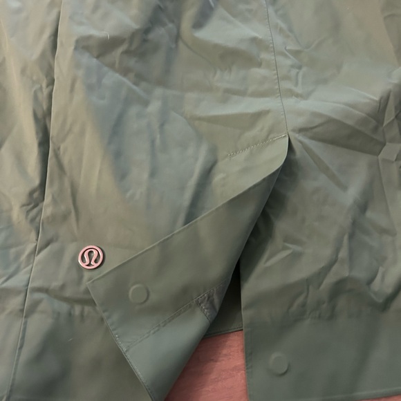 Never worn rain jacket lululemon - Picture 7 of 8